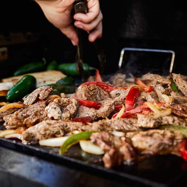 Masterbuilt Gravity Series Digital Charcoal Grill Plus Smoker Griddle Insert