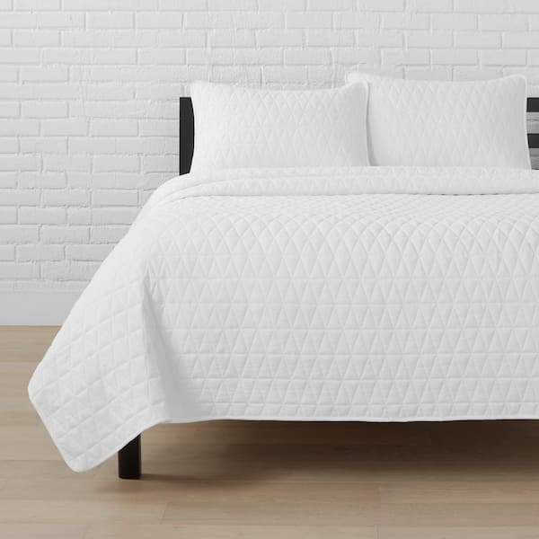 StyleWell 2-Piece White Modern Diamond Stitch Washed Microfiber Twin/Twin XL Quilt Set