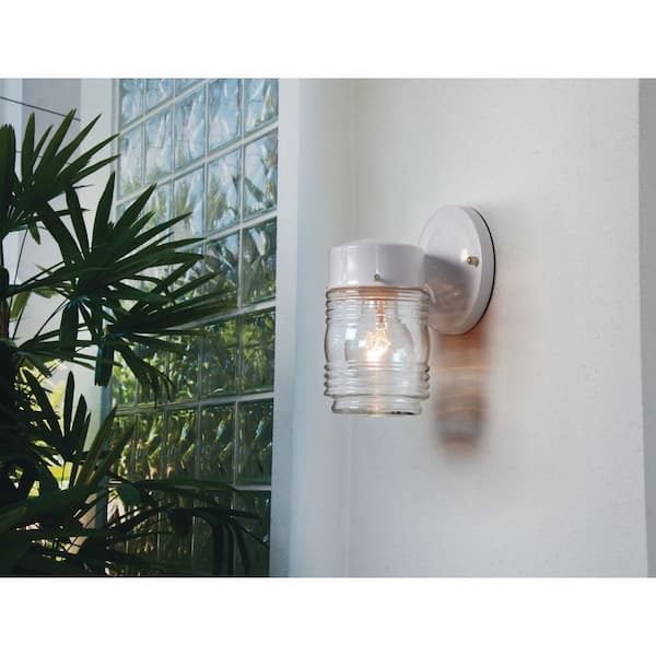 https://images.thdstatic.com/productImages/b02d202f-3538-4a65-8f22-a371fe91a025/svn/matte-white-hampton-bay-outdoor-sconces-wb0318-40_600.jpg