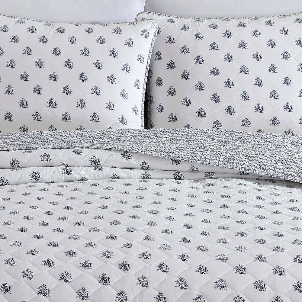 Twin Blue Cotton Reversible Quilt Set with Coral Motifs