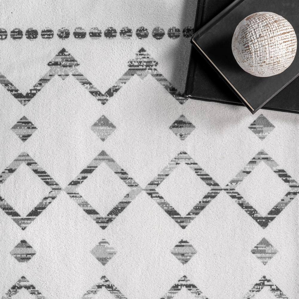 Eco-Friendly Gray Synthetic 8' x 10' Easy-Care Area Rug