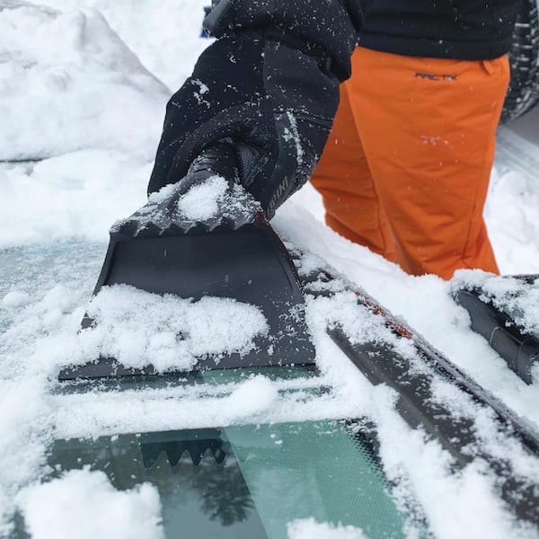 The Best Snow Brushes And Ice Scrapers To Keep In Your Car, Per These  Amazing Reviews