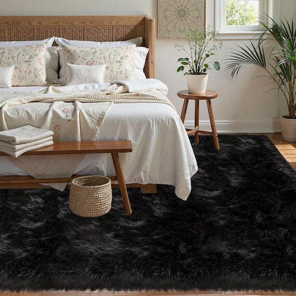 iliebe Sheepskin Faux Furry Black Shaggy Cozy Rugs 5 ft. x 6 ft. 6