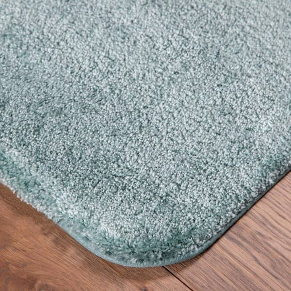 https://images.thdstatic.com/productImages/b07cdd40-e7ec-4e92-b99f-69e7acaddfa1/svn/seafoam-mohawk-home-bathroom-rugs-bath-mats-341342-1f_600.jpg