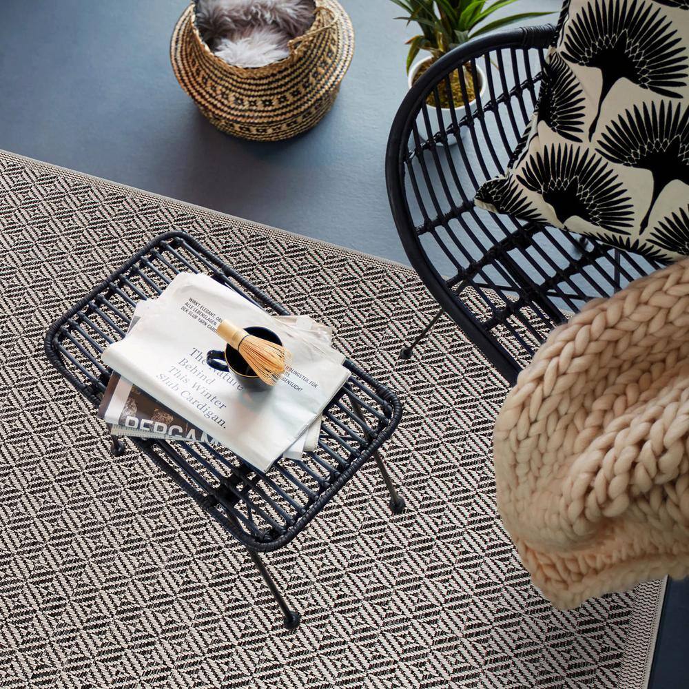 Geometric Flat Woven 5' x 7' Synthetic Indoor/Outdoor Rug
