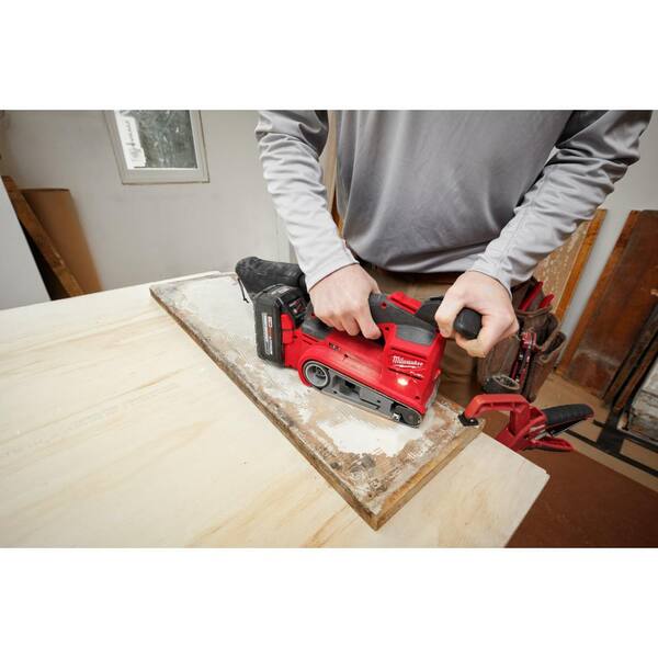 Milwaukee M18 Fuel 18-Volt Lithium-Ion Cordless Belt Sander with One 5.0 Ah Battery and Charger