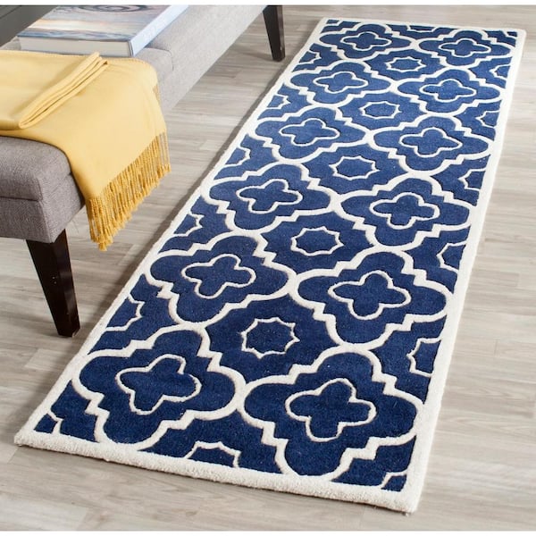 SAFAVIEH Chatham Dark Blue/Ivory 2 ft. x 11 ft. Border Geometric Quatrefoil Runner Rug