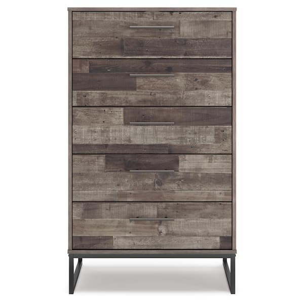 Signature DESIGN BY ASHLEY Neilsville Gray 5 Drawer 29.88 in. Chest of Drawers