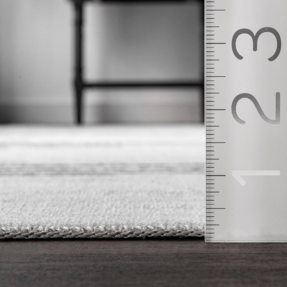 Romina Gray and White Diamond Pattern Washable Area Rug, 6' x 9'