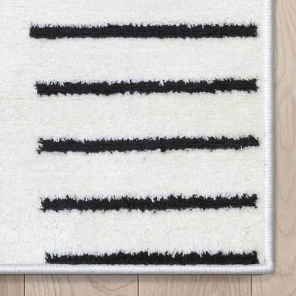 https://images.thdstatic.com/productImages/b0bb4ec3-ab43-4c8e-9c32-bb4a1392edf3/svn/ivory-black-well-woven-area-rugs-fel-23-5-c3_600.jpg