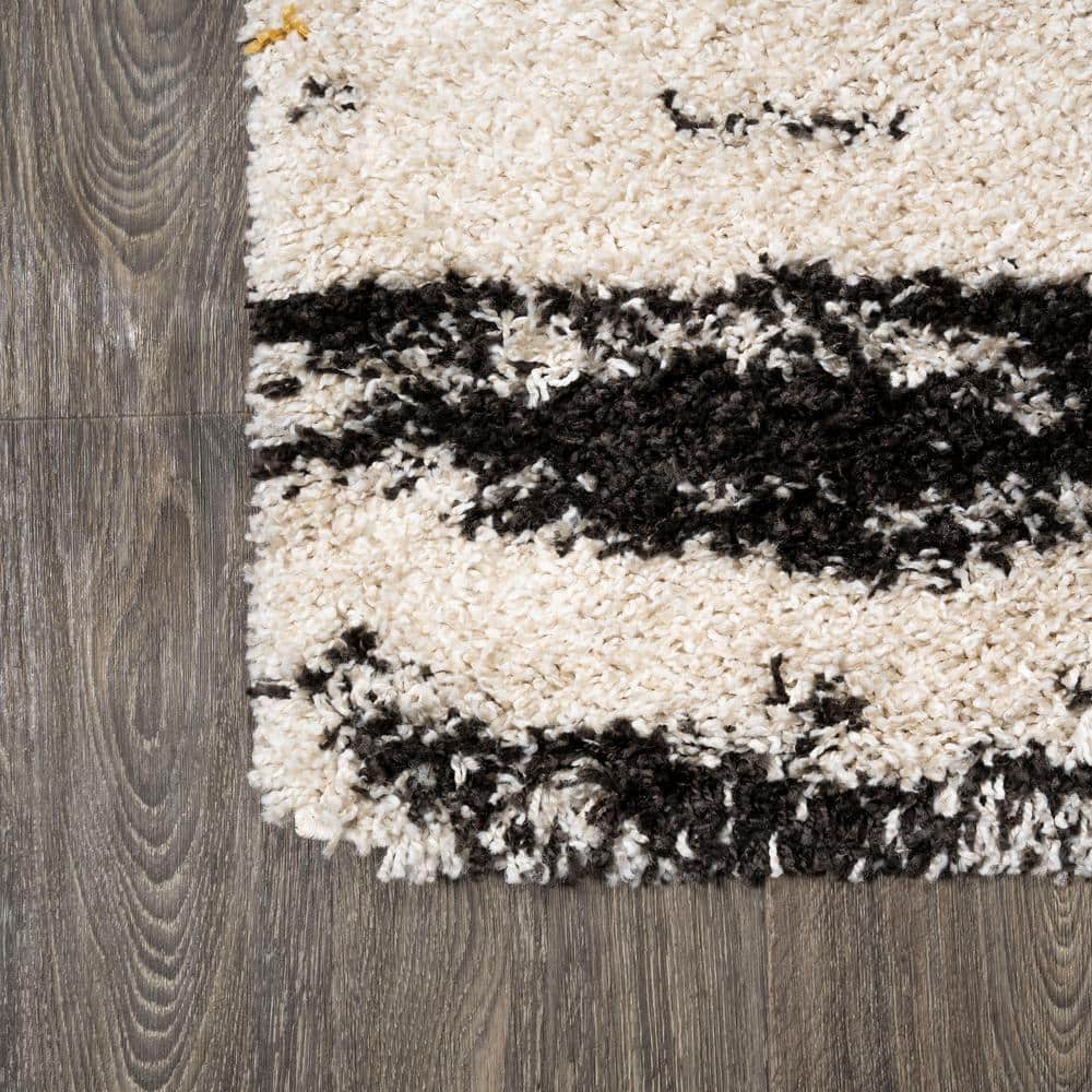 Nova 8' x 10' Black and Beige Abstract Shag Rug