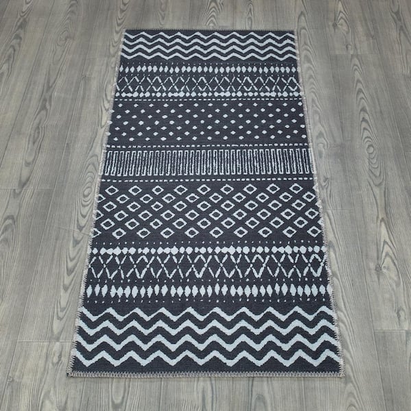 https://images.thdstatic.com/productImages/b0bfe70f-0142-4351-8e1b-996e65edf72b/svn/5403-charcoal-gray-ottomanson-area-rugs-lsb4703-2x5-e1_600.jpg