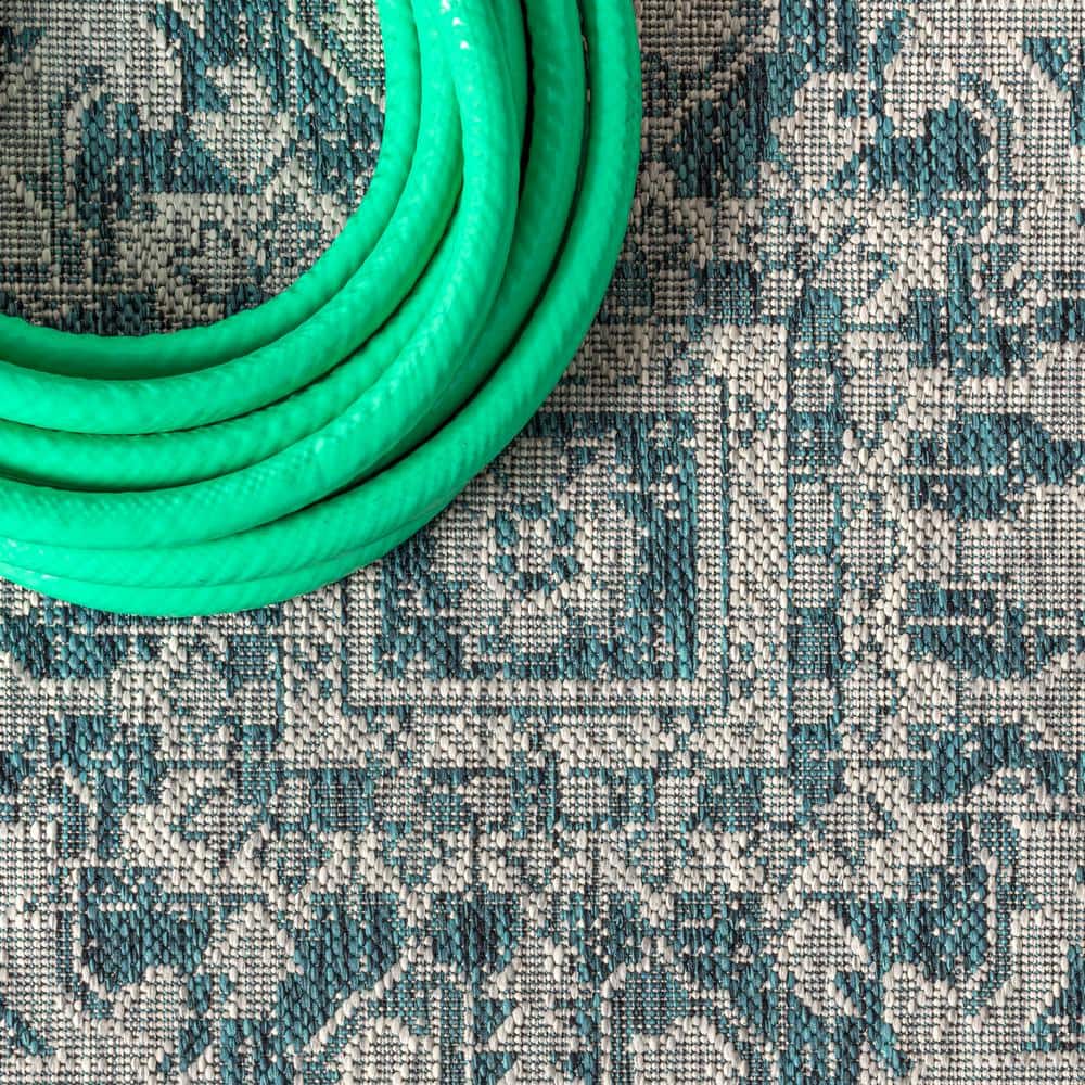 Estrella Teal and Gray Synthetic Medallion 8' x 10' Area Rug