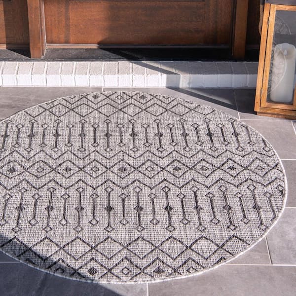 Gray/Charcoal Tribal Trellis Outdoor 4 ft. Round Area Rug