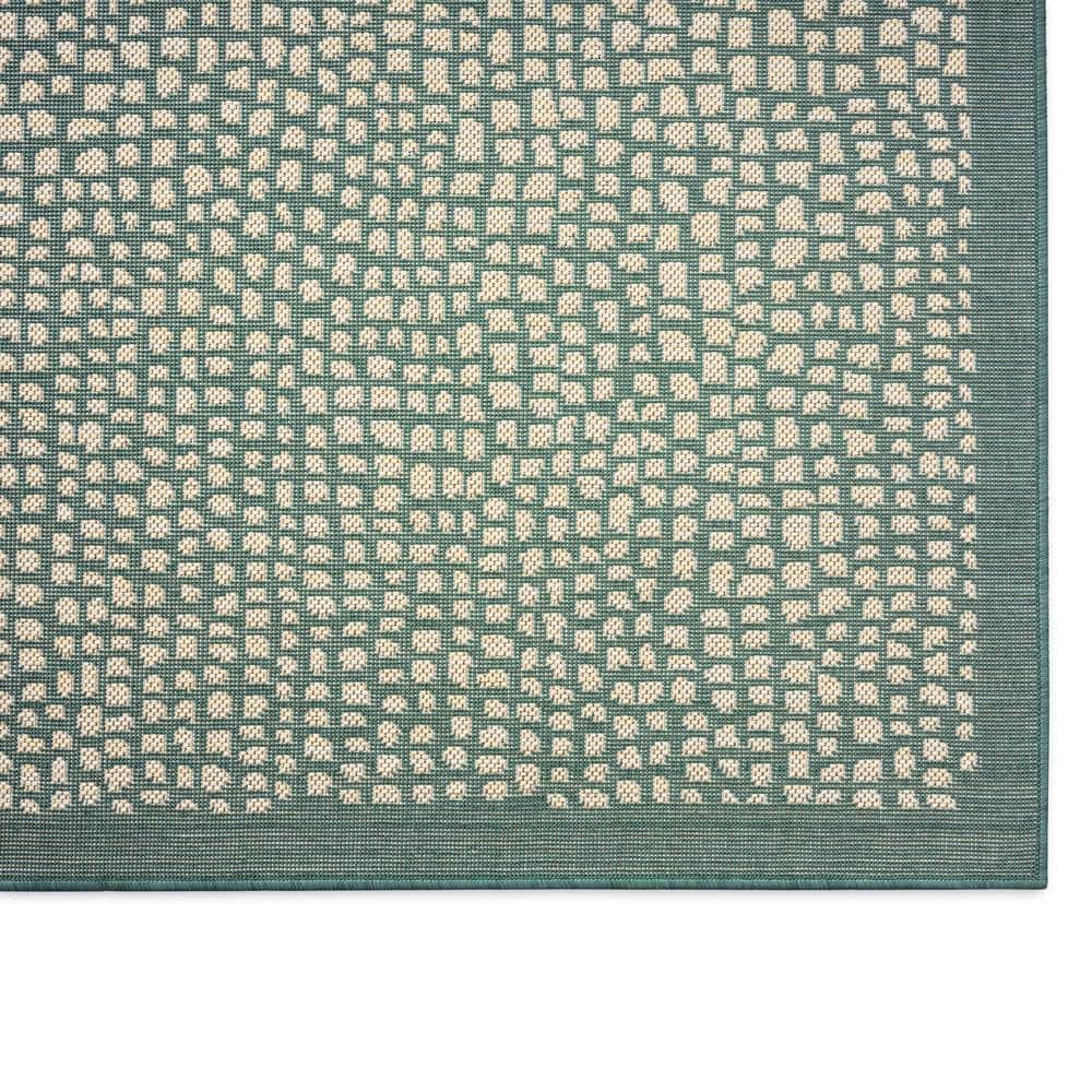 Green and Beige 5' x 7' Synthetic Indoor/Outdoor Rug