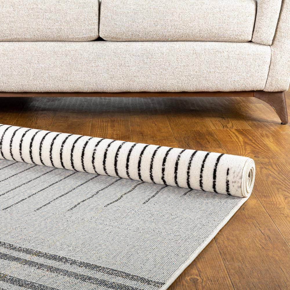 Livabliss Black and Ivory Geometric 8' x 10' Area Rug