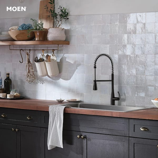 Essie Single-Handle Pre-Rinse Spring Pulldown Sprayer Kitchen Faucet with Power Clean in Matte Black