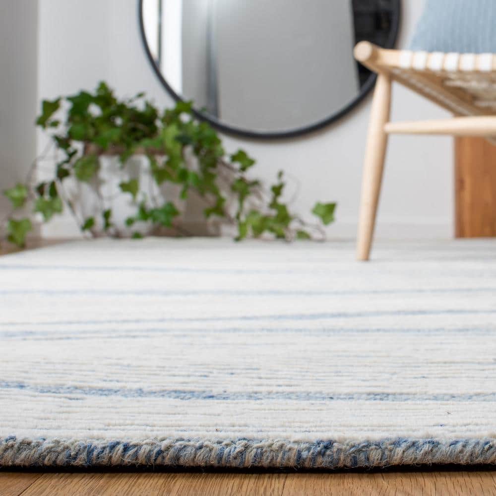 Hand-tufted Wool Rectangular Rug in Vivid Blue - 5' x 8'