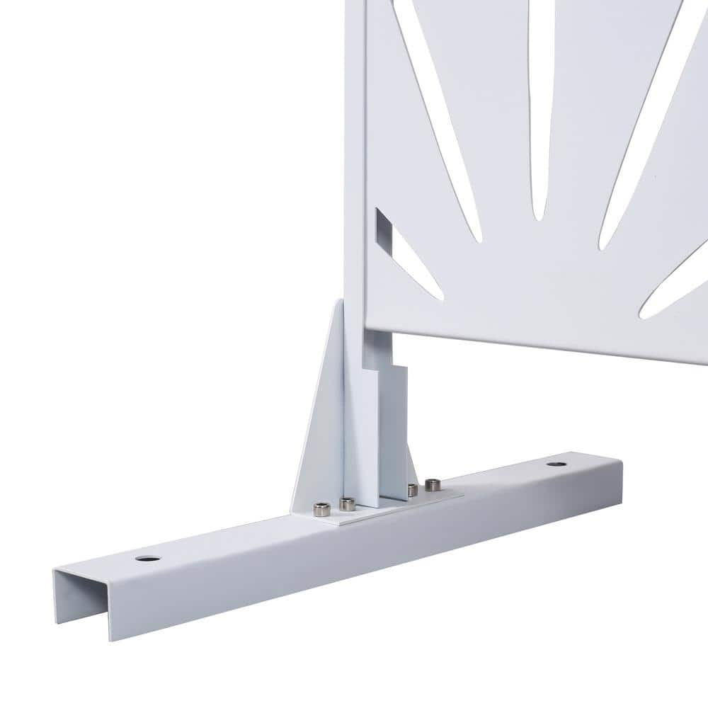 Close-up of the metal frame and support for privacy screen.