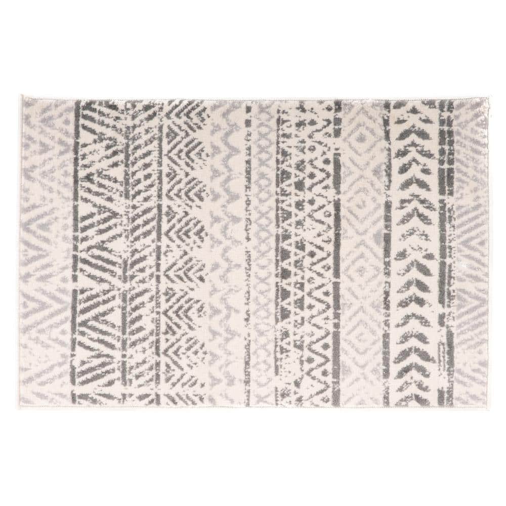 Gray and White Geometric Synthetic Reversible Area Rug 4' x 6'