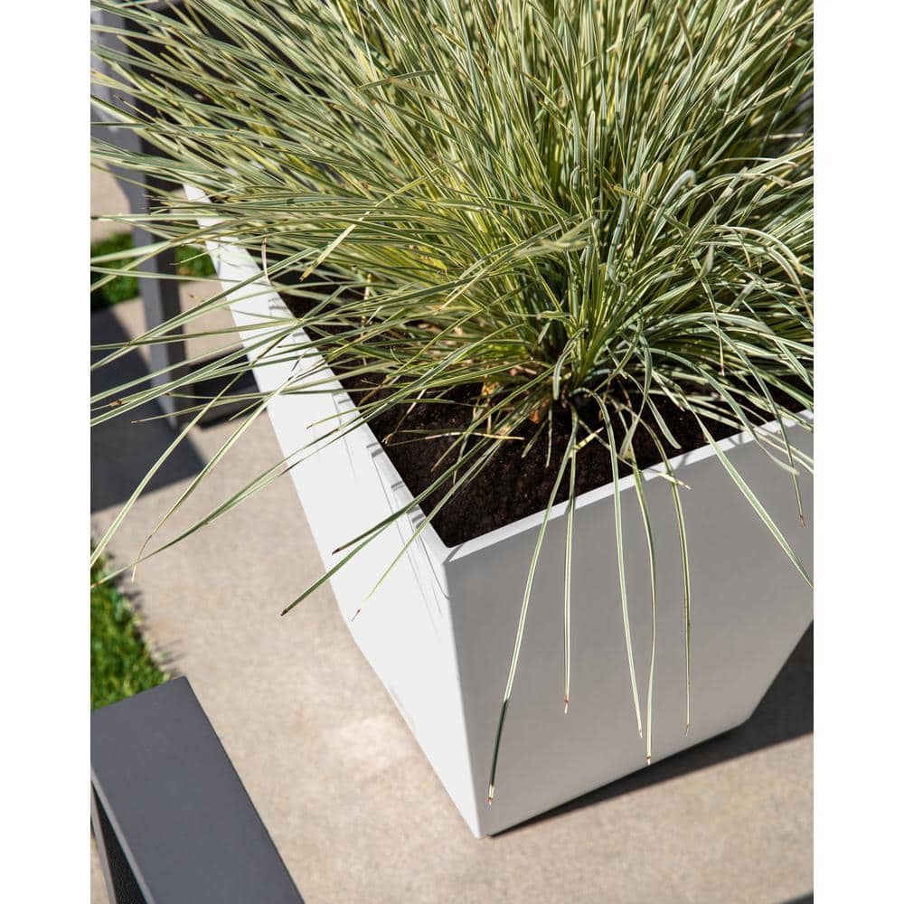 White Recycled Plastic Indoor/Outdoor Planter Set - 22 inch, 2 Pack