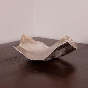 https://images.thdstatic.com/productImages/b1a26784-906c-4d5d-8957-a22c70db8760/svn/champagne-silver-leaf-marley-forrest-decorative-bowls-51002-64_300.jpg