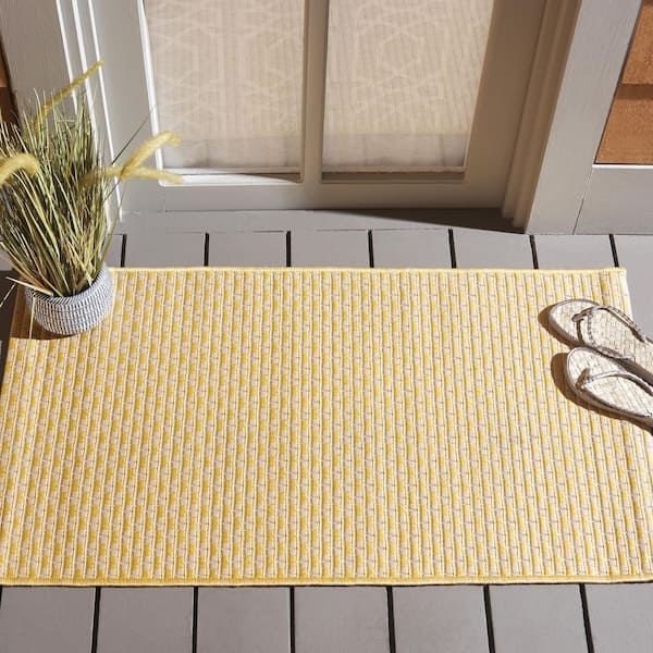 Courtyard Gold/Beige 2 ft. x 4 ft. Check Indoor/Outdoor Area Rug