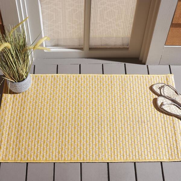Courtyard Gold/Beige 3 ft. x 5 ft. Check Indoor/Outdoor Area Rug