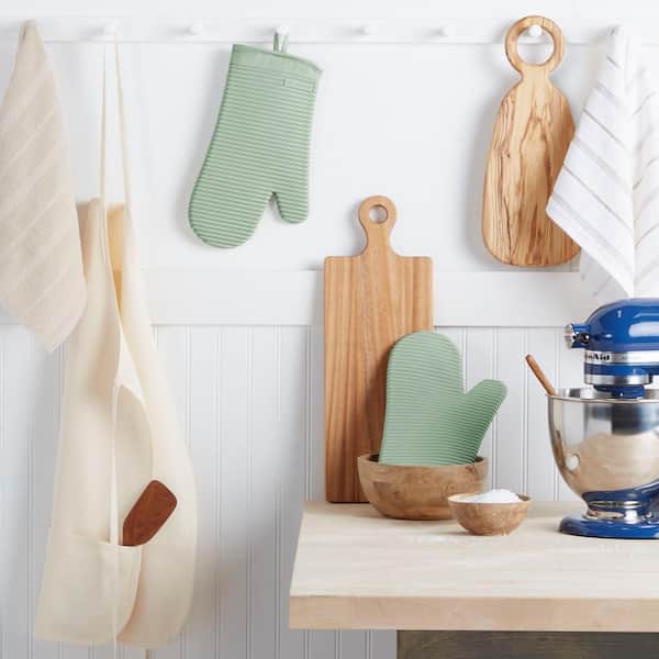 Ribbed Soft Silicone Pistachio Green Oven Mitt Set (2-Pack)