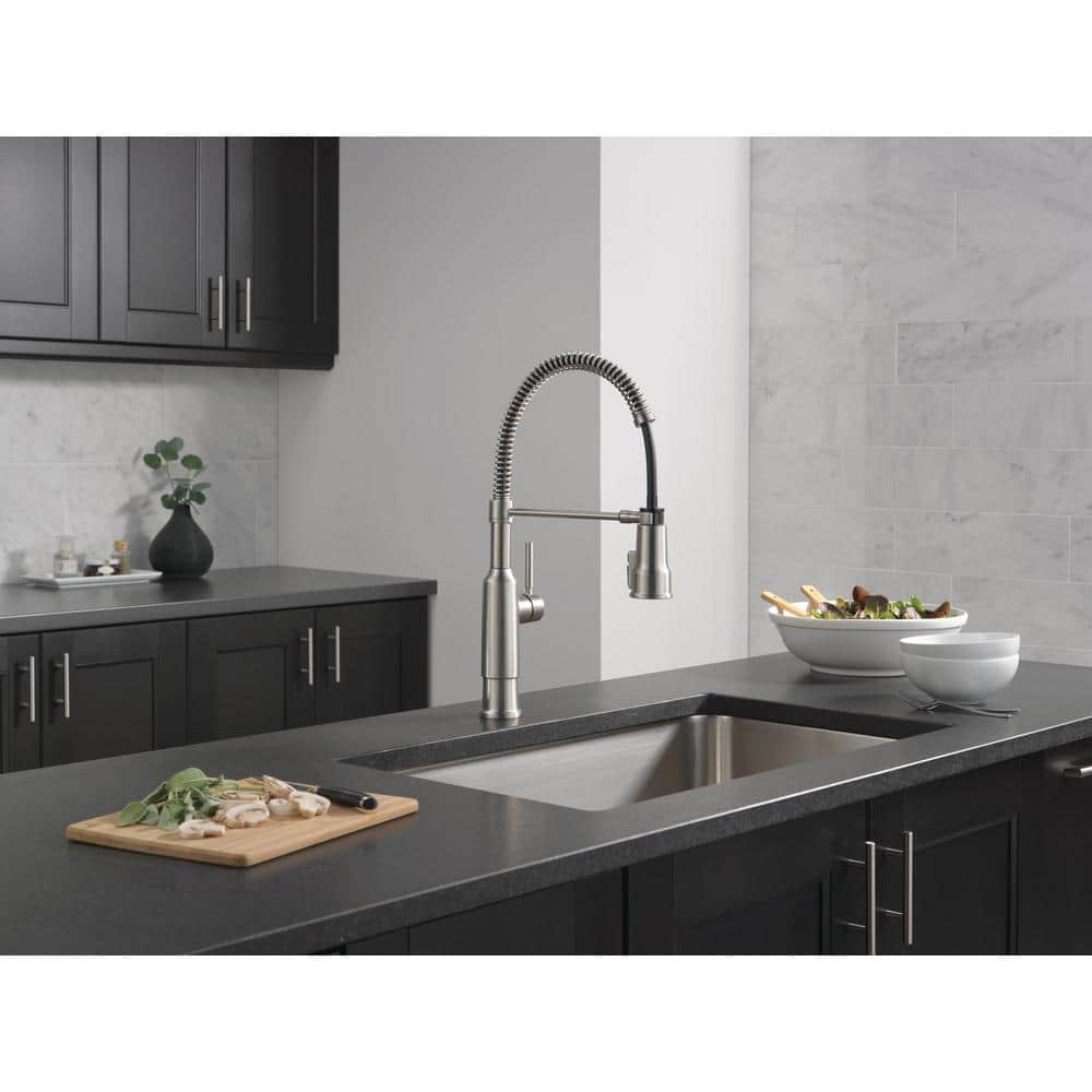 Stainless Steel Pull-Down Sprayer Kitchen Faucet with Magnetic Docking