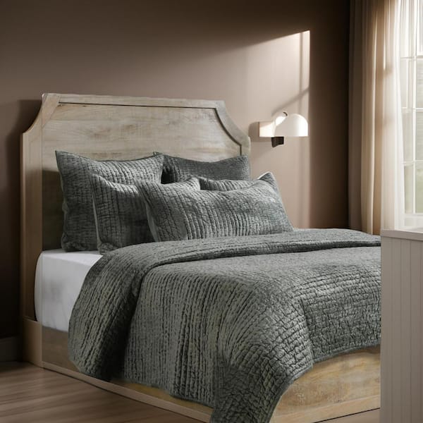 1-Piece Green Solid King Size Velvet Quilt Only