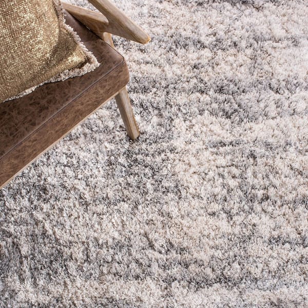 SAFAVIEH Iceland Shag Ivory/Grey 8 ft. x 10 ft. Solid Color
