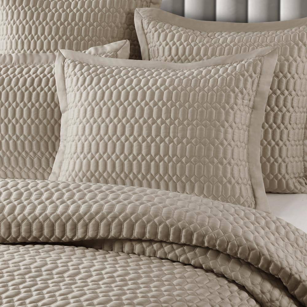 Pebble Puff Full Quilt Set with Geometric Stitching