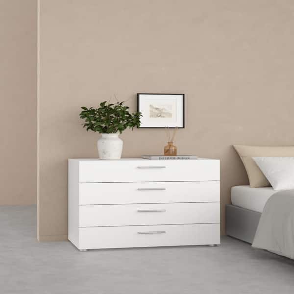 Oak 4 Drawers 31.57 in. Chest of Drawers