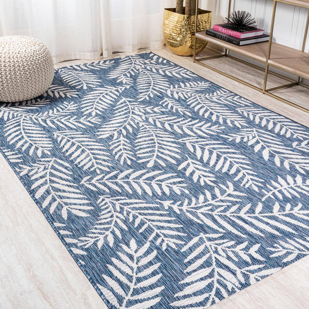 5' x 8' Navy and Ivory Palm Frond Indoor/Outdoor Area Rug