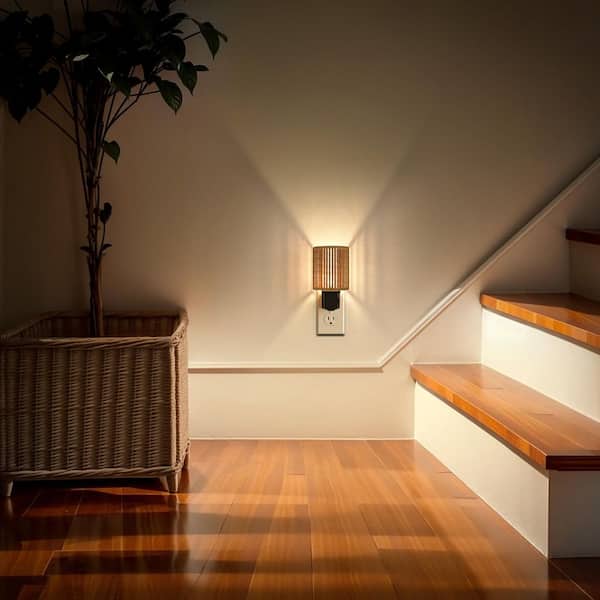 YUNOVA 2 Pack Dusk to Dawn Night Light Plug in Wall, Auto On/Off 0.5W