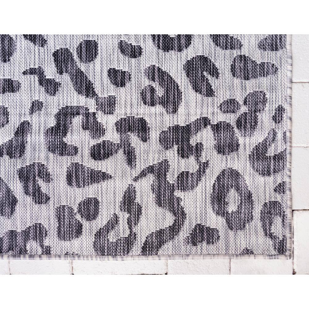 Pet-Friendly Light Gray Synthetic Outdoor 4' x 6' Area Rug