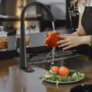 Single-Handles Touchless Pull Down Sprayer Kitchen Faucet Motion Sensor Kitchen Sink Faucet in Matte Black