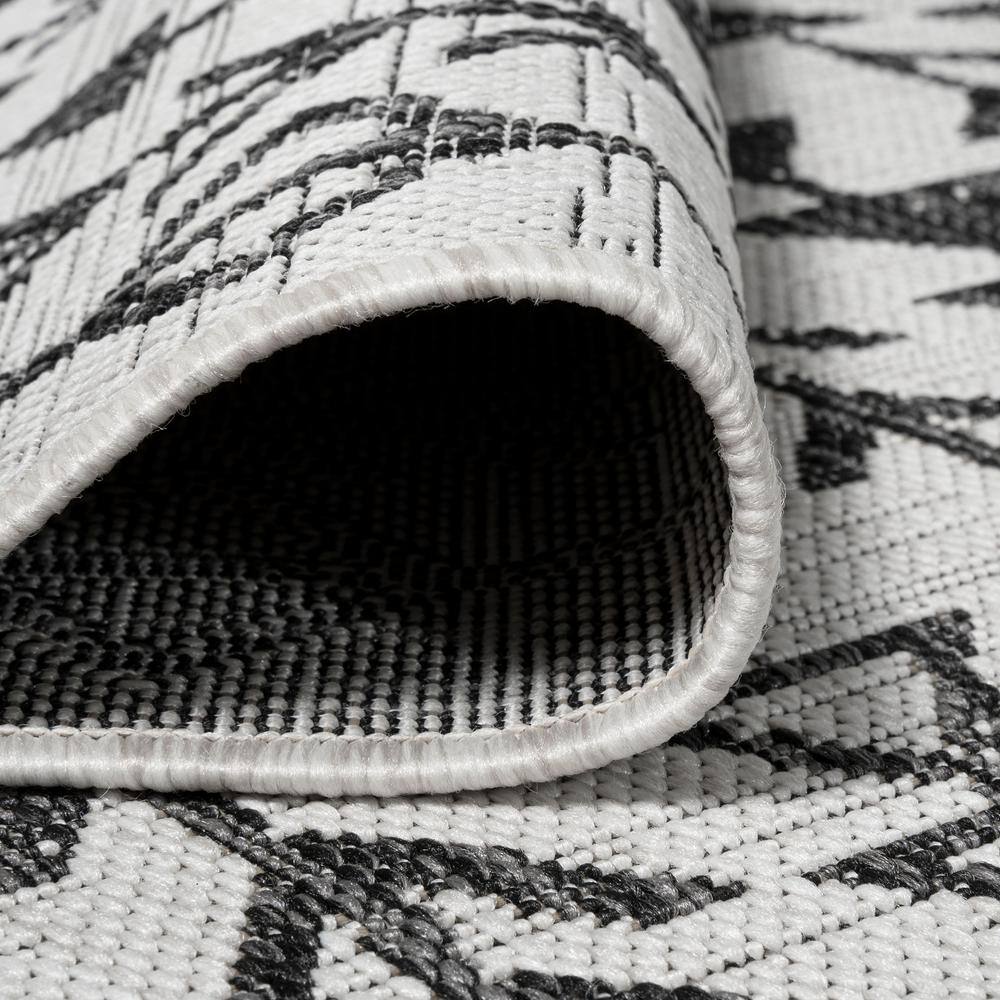 Bohemian Geometric Black/Ivory Synthetic 4' x 6' Easy-Care Rug