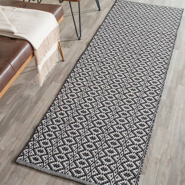 Montauk Ivory/Black 2 ft. x 7 ft. Solid Runner Rug