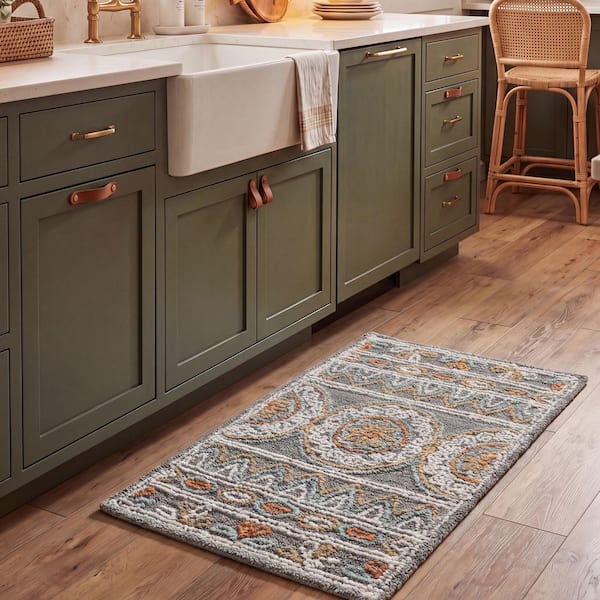 Blossom 2 x 3 Gray/Ivory Tribal Area Rug