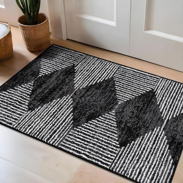 Geometric Stripe Black 2' x 3' Area Rug