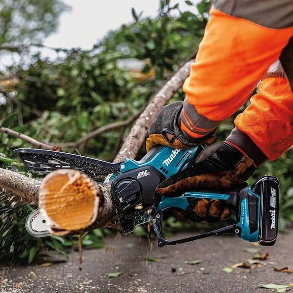 https://images.thdstatic.com/productImages/b350dae4-7874-4eee-83b7-2cc6aa21f1bc/svn/makita-cordless-chainsaws-xcu14z-76_600.jpg