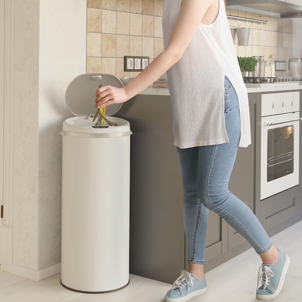 https://images.thdstatic.com/productImages/b358cfe1-2f0b-4704-8f56-d7dd275a4c60/svn/itouchless-indoor-trash-cans-mt13rw-4f_600.jpg