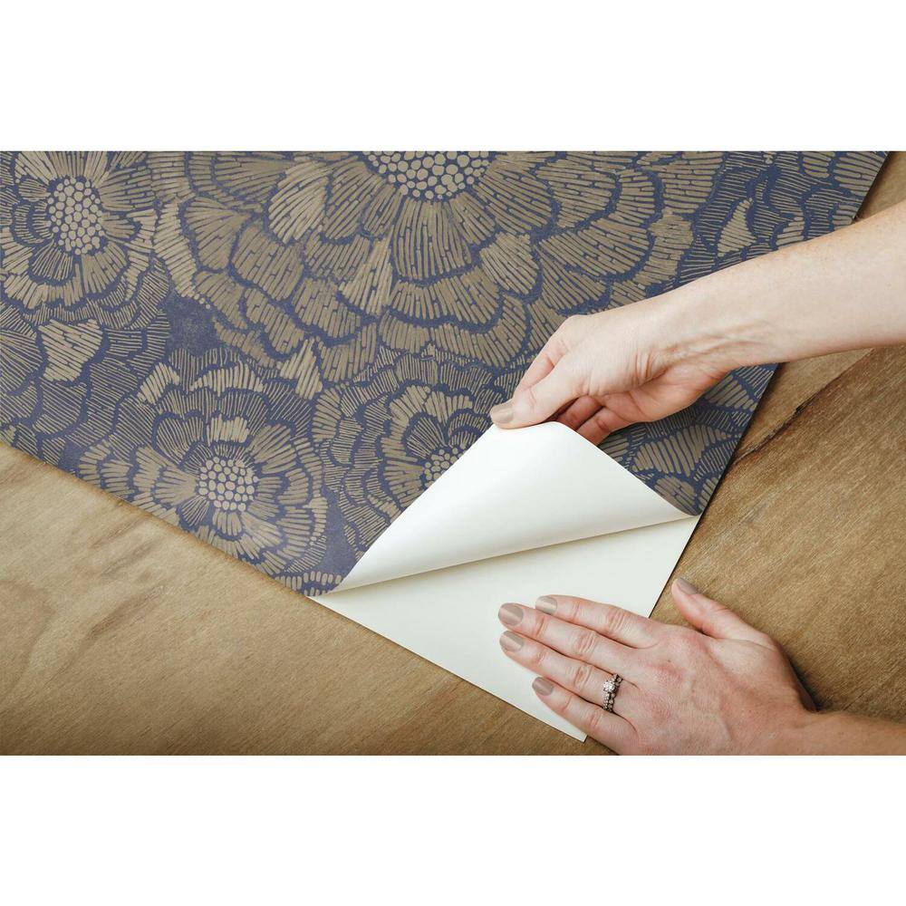 Old World Black and White Toile Wallpaper Roll