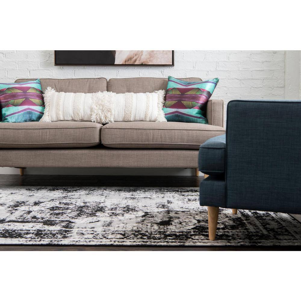 Salle Garnier Black and Gray Low Pile Area Rug