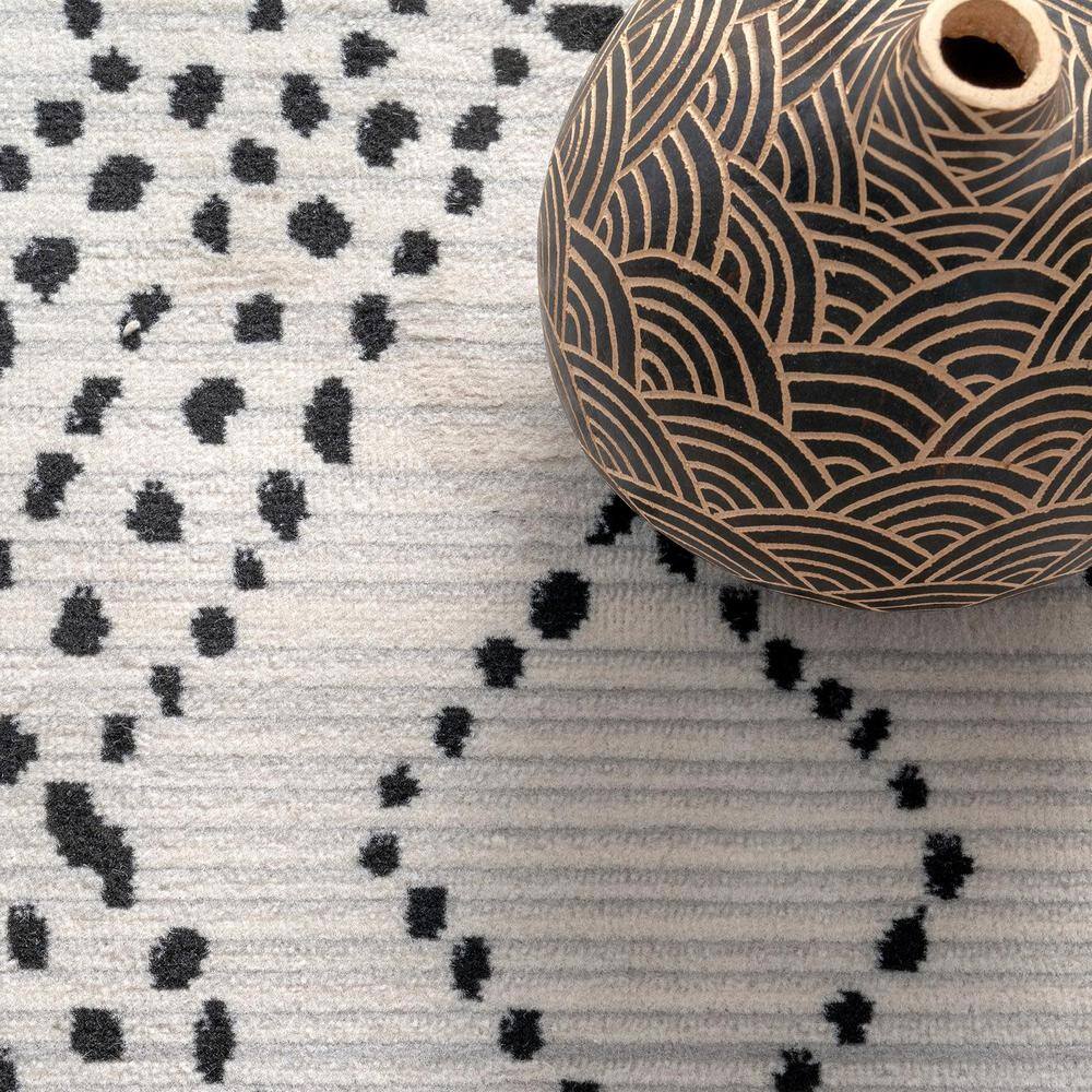 Mila Gray and White Moroccan Diamond Trellis Runner Rug