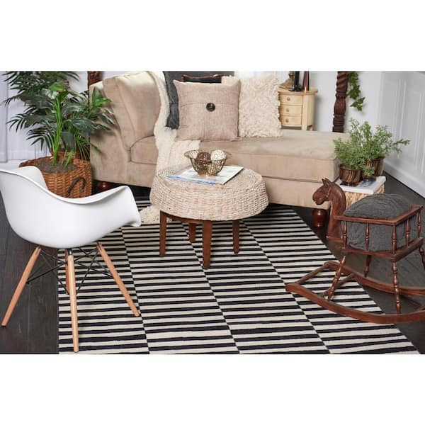 Williamsburg Striped Black 8' 0 x 8' 0 Round Rug