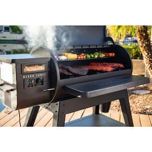 1200 Black Label Pellet Grill with WiFi Control in Black
