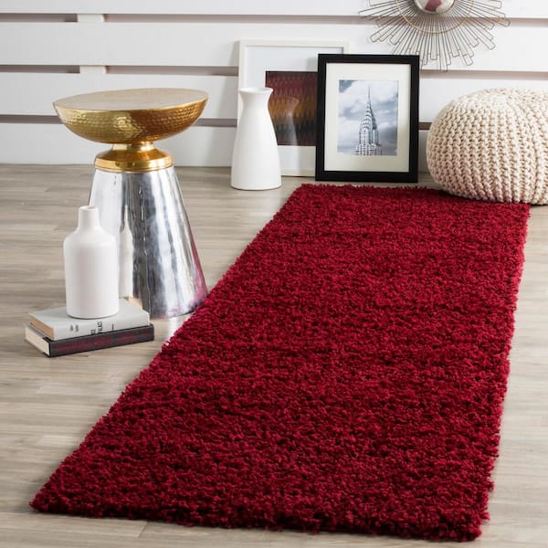 https://images.thdstatic.com/productImages/b38fd828-6fec-4334-aaa1-4b9f8927ff3e/svn/red-safavieh-area-rugs-sga119r-28-31_600.jpg